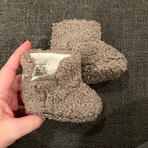 NWOT Zara Sherpa booties. Grey-ish brown. Size 15/16eu.
